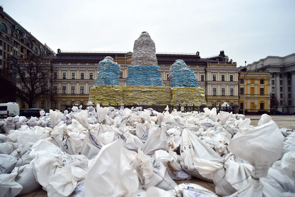 Kiev Prensesi Olga’nın heykeli kum torbalarıyla kapatıldı