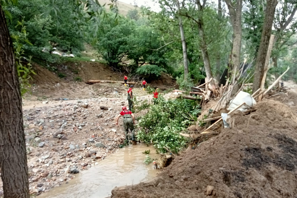 Ankara’da yaşanan sel felaketinde kaybolan bir kişiyi arama çalışmaları sürüyor