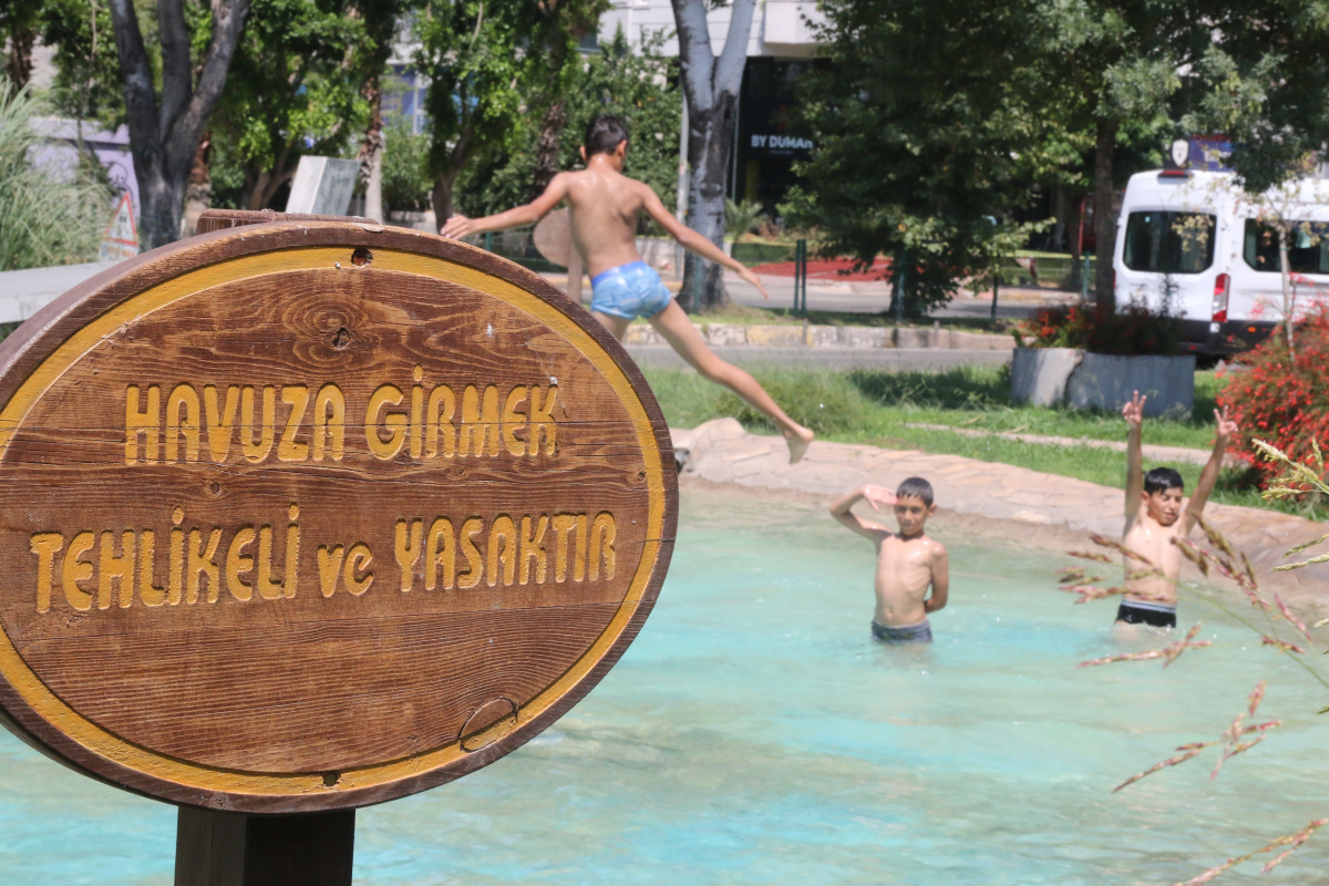Antalya’da çocukların sus havuzunda tehlikeli serinliği
