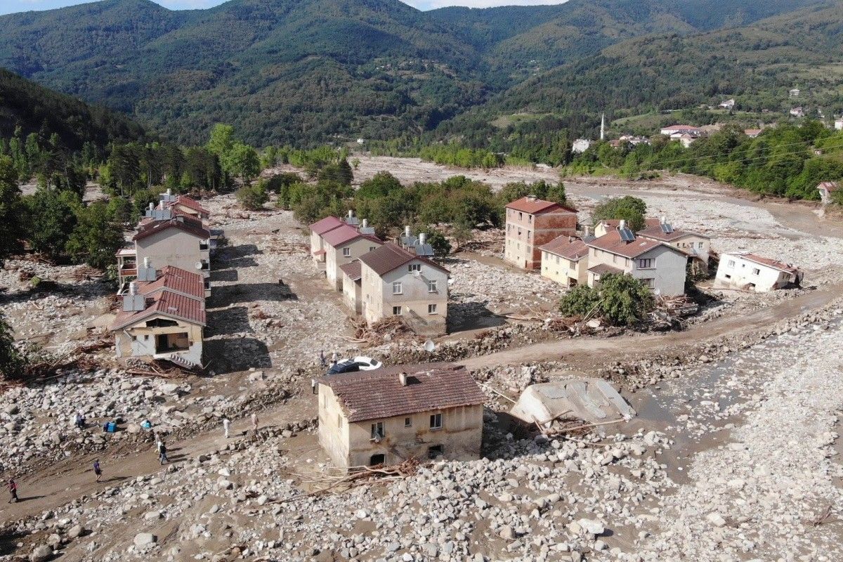 Ayancık ta sel alarmı: 3 köy boşaltıldı #2