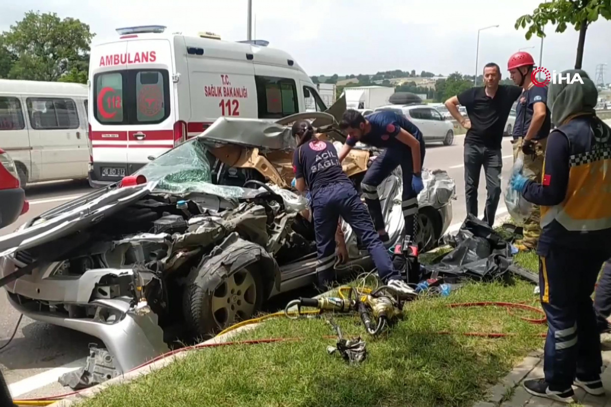 Bursa’da otomobil hurda yığınına döndü: 2 ölü 3 yaralı