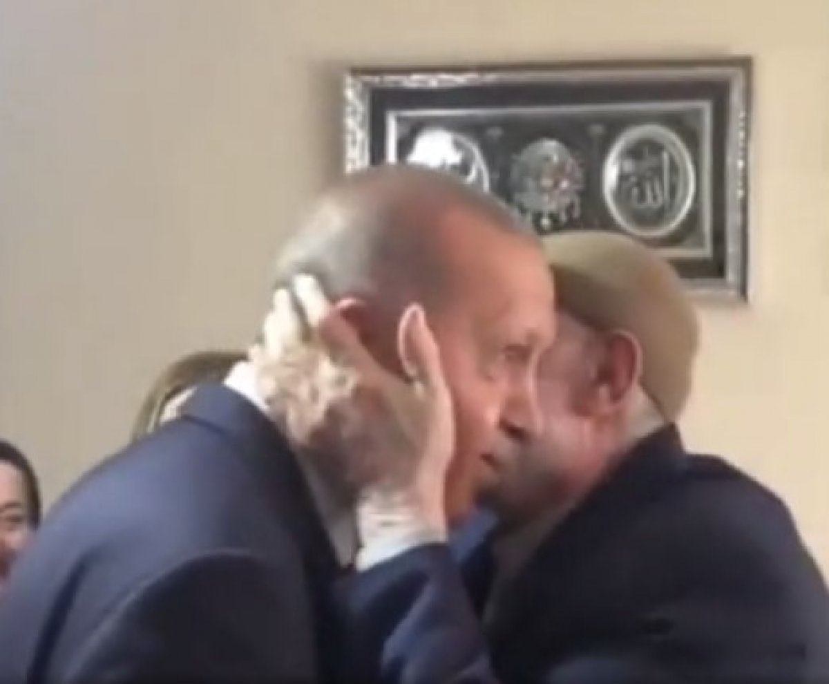 Cumhurbaşkanı Erdoğan, elini öptürmedi #2