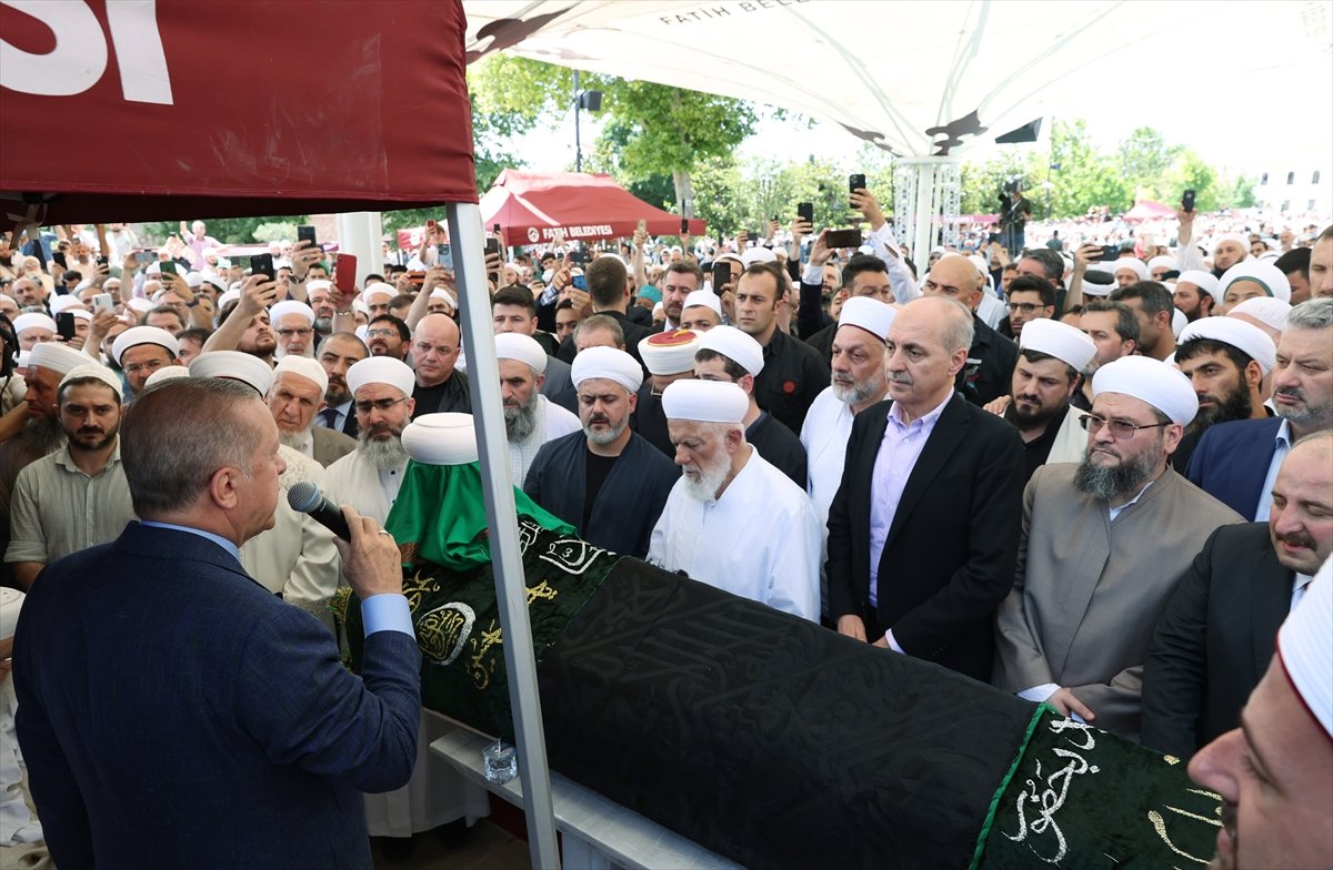 Cumhurbaşkanı Erdoğan, Mahmut Ustaosmanoğlu nun cenazesine katıldı #1
