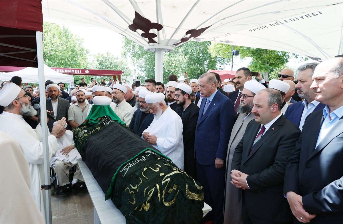 Cumhurbaşkanı Erdoğan, Mahmut Ustaosmanoğlu nun cenazesine katıldı #2