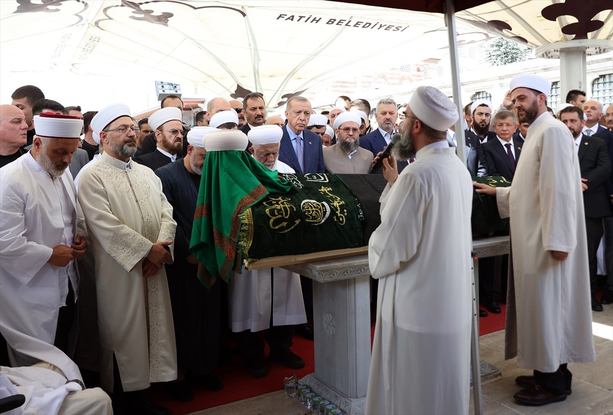 Cumhurbaşkanı Erdoğan, Mahmut Ustaosmanoğlu nun cenazesine katıldı #6