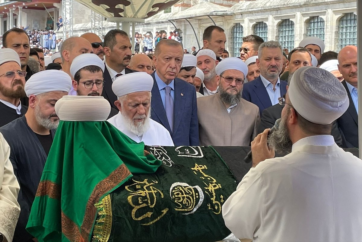 Cumhurbaşkanı Erdoğan, Mahmut Ustaosmanoğlu nun cenazesine katıldı #10