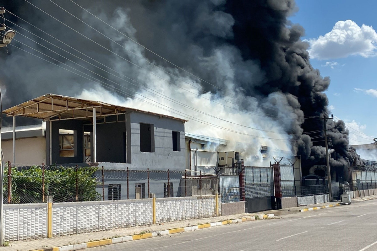 Diyarbakır’da kozmetik fabrikasında yangın