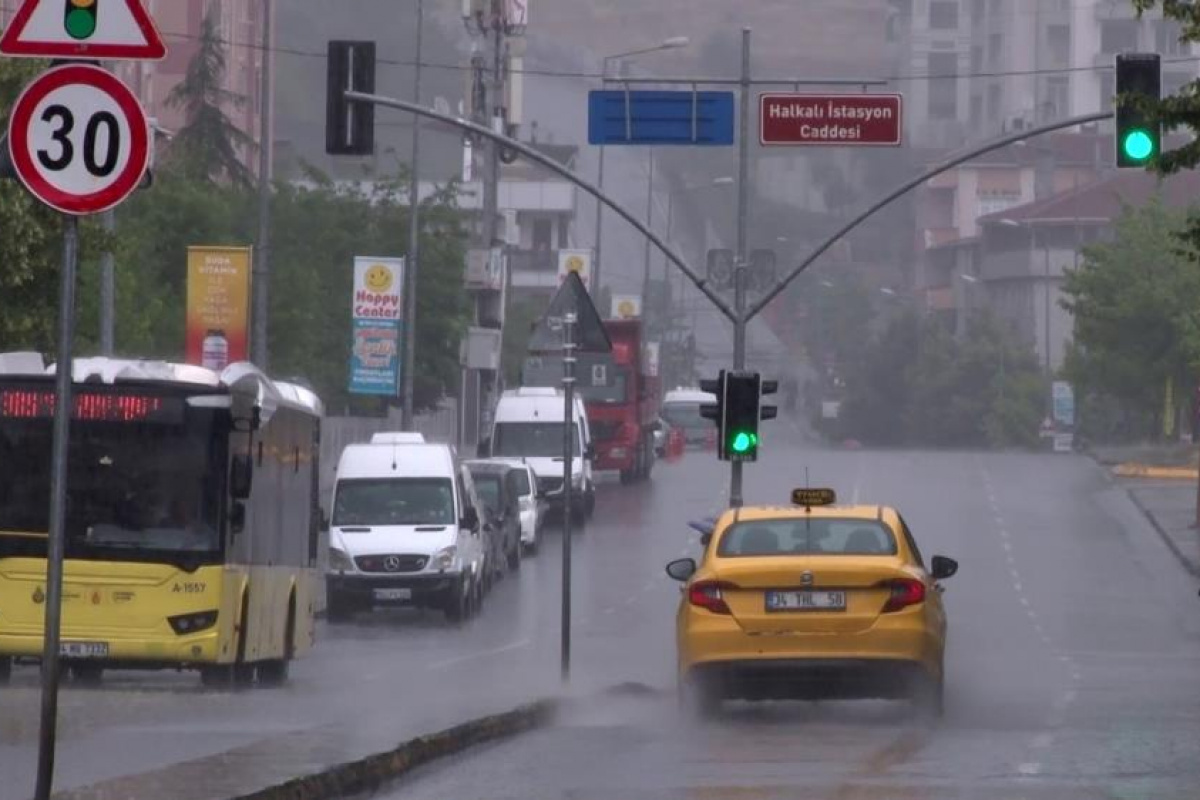 İstanbul’da sağanak yağış etkisini artırıyor
