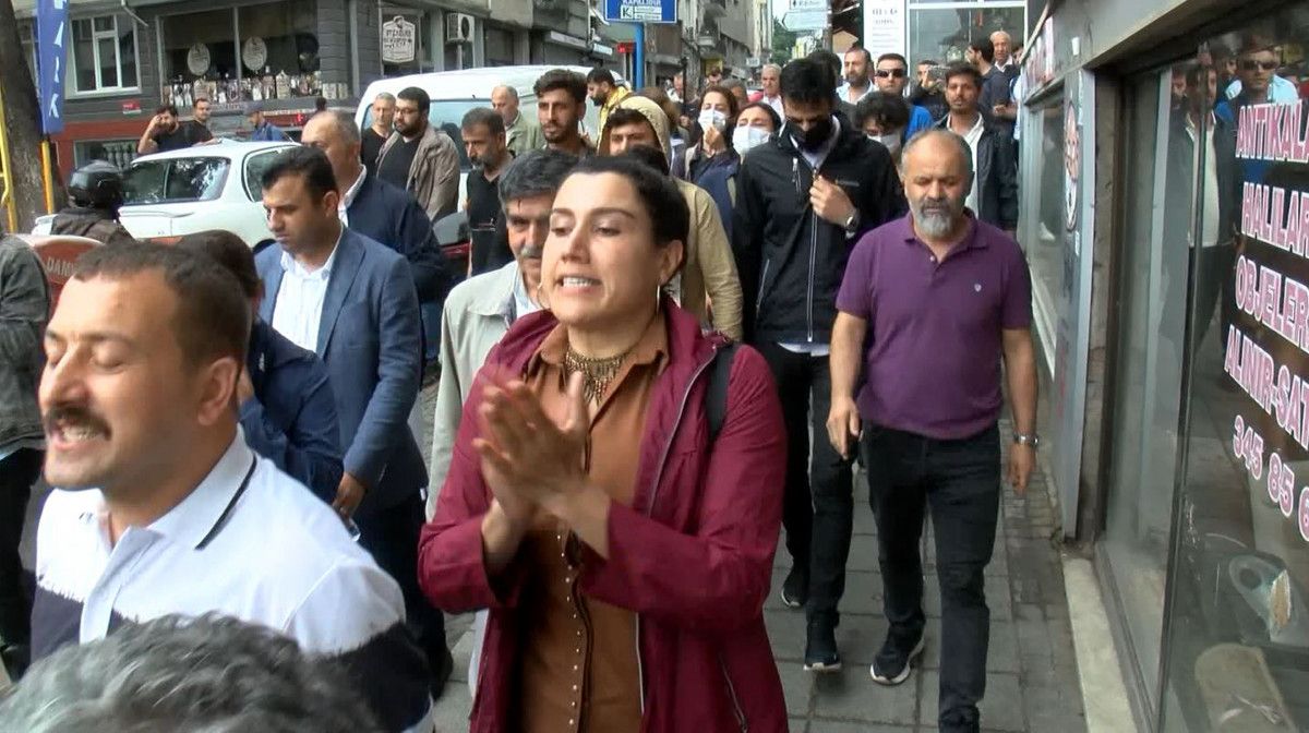 Kadıköy de Öcalan a destek için yürüyenlere operasyon #3