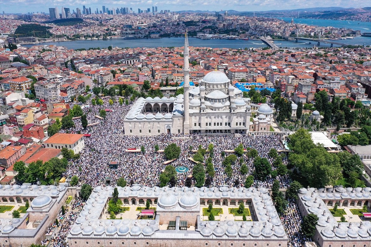 Mahmut Ustaosmanoğlu nun cenazesindeki kalabalık, Fatih Camii ve çevresini doldurdu #1