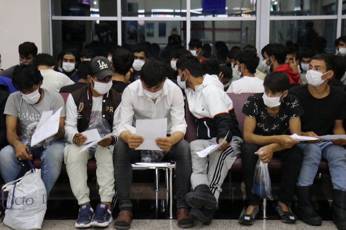 Malatya dan 227 düzensiz göçmen sınır dışı edildi #3