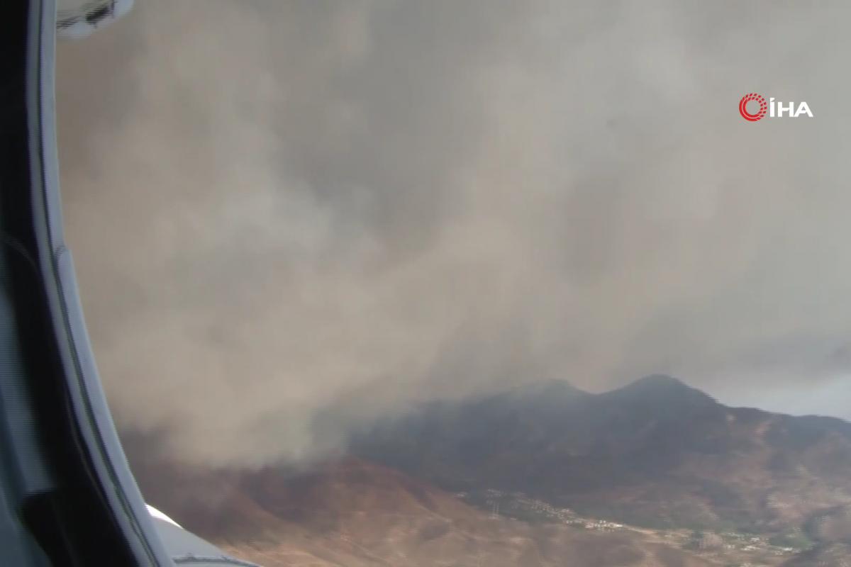 Marmaris’teki orman yangını helikopter kamerasında