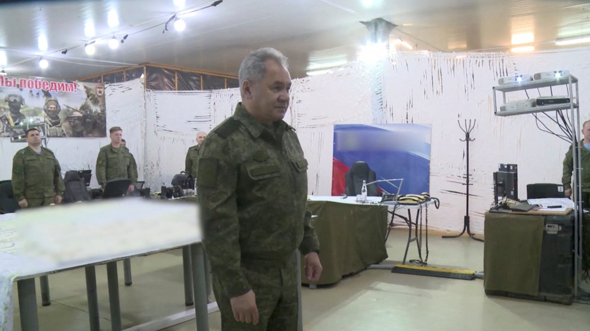 Rusya Savunma Bakanı Şoygu, Ukrayna savaşında görevli askeri birlikleri denetledi #2