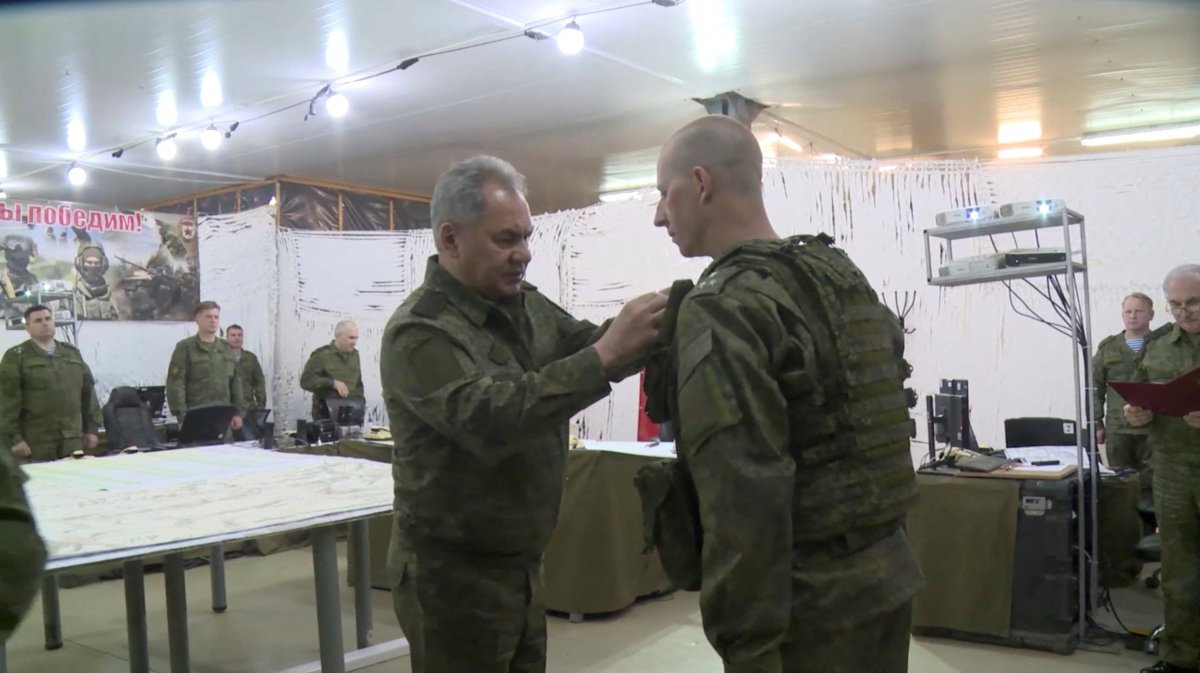 Rusya Savunma Bakanı Şoygu, Ukrayna savaşında görevli askeri birlikleri denetledi #3
