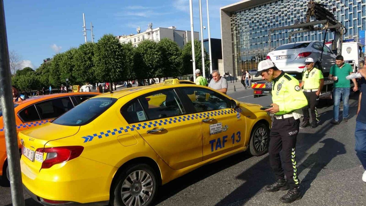Taksim de ticari taksi denetimi: Ceza yağdı #1