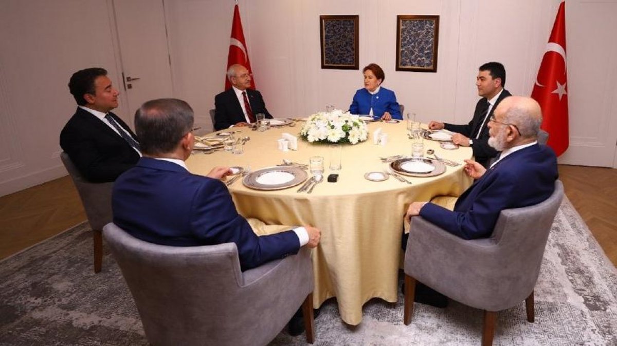Ahmet Davutoğlu: Kolay bir seçim zaferi olacağını düşünenler yanılıyor #1