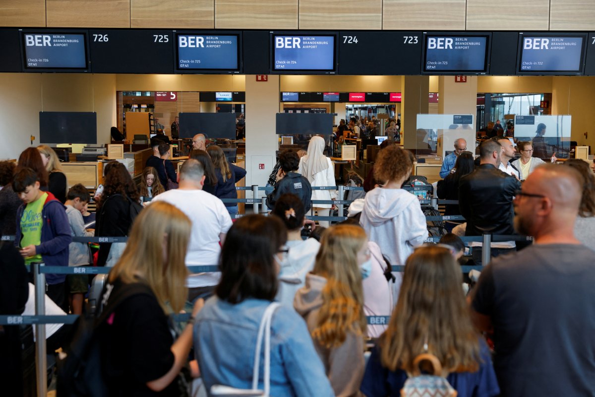 Almanya havalimanı krizini Türk yöneticilerle aşmak istiyor #3