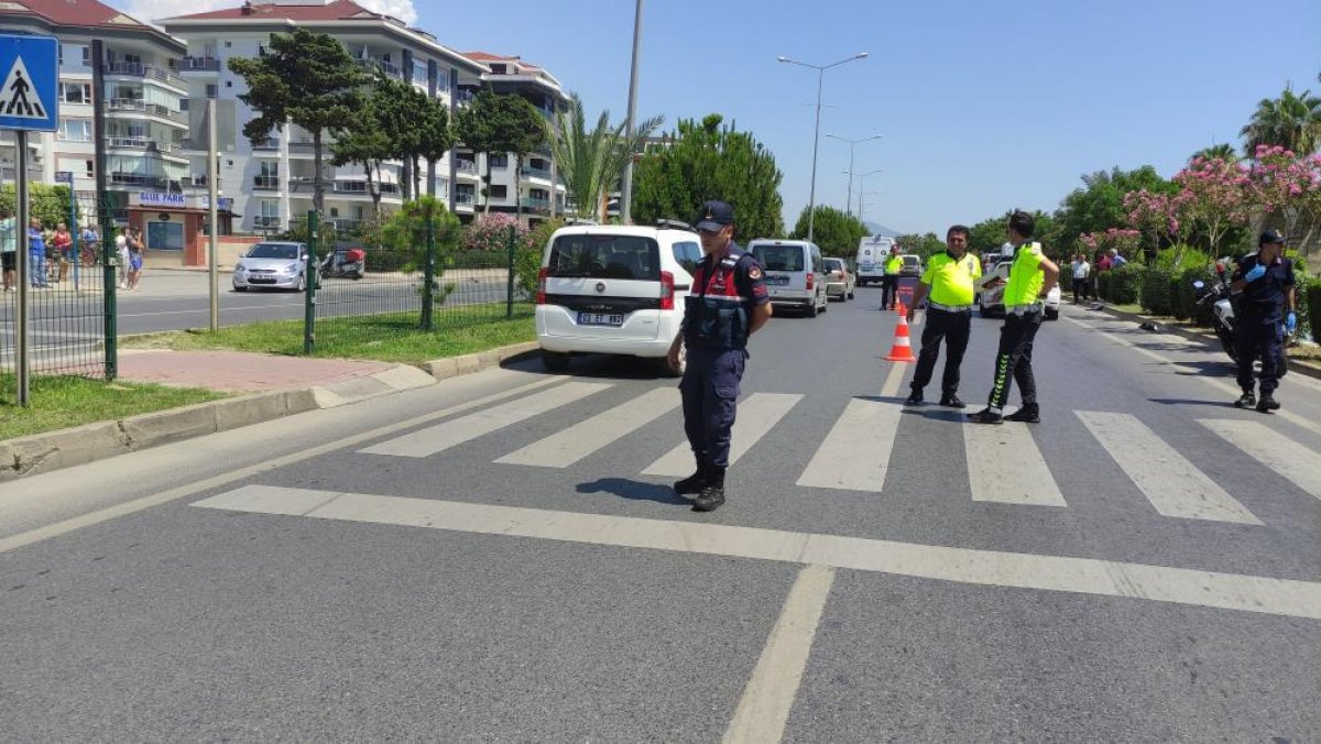 Antalya da bisikletle yaya geçidinden geçerken aracın çarptığı Alman hayatını kaybetti #1