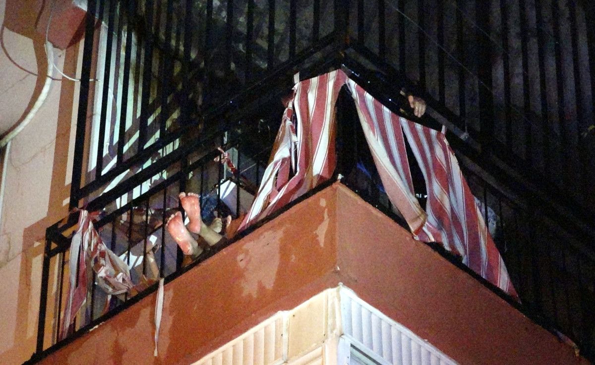 Antalya da ev yangını: 2 çocuk son anda kurtarıldı #3