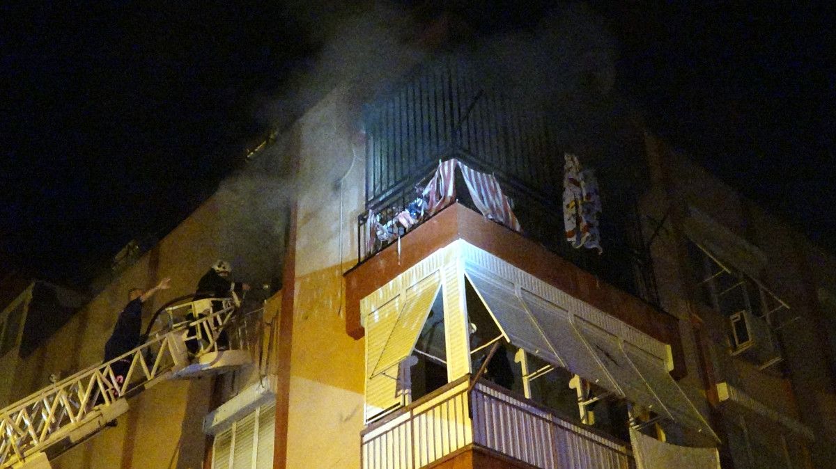 Antalya da ev yangını: 2 çocuk son anda kurtarıldı #5