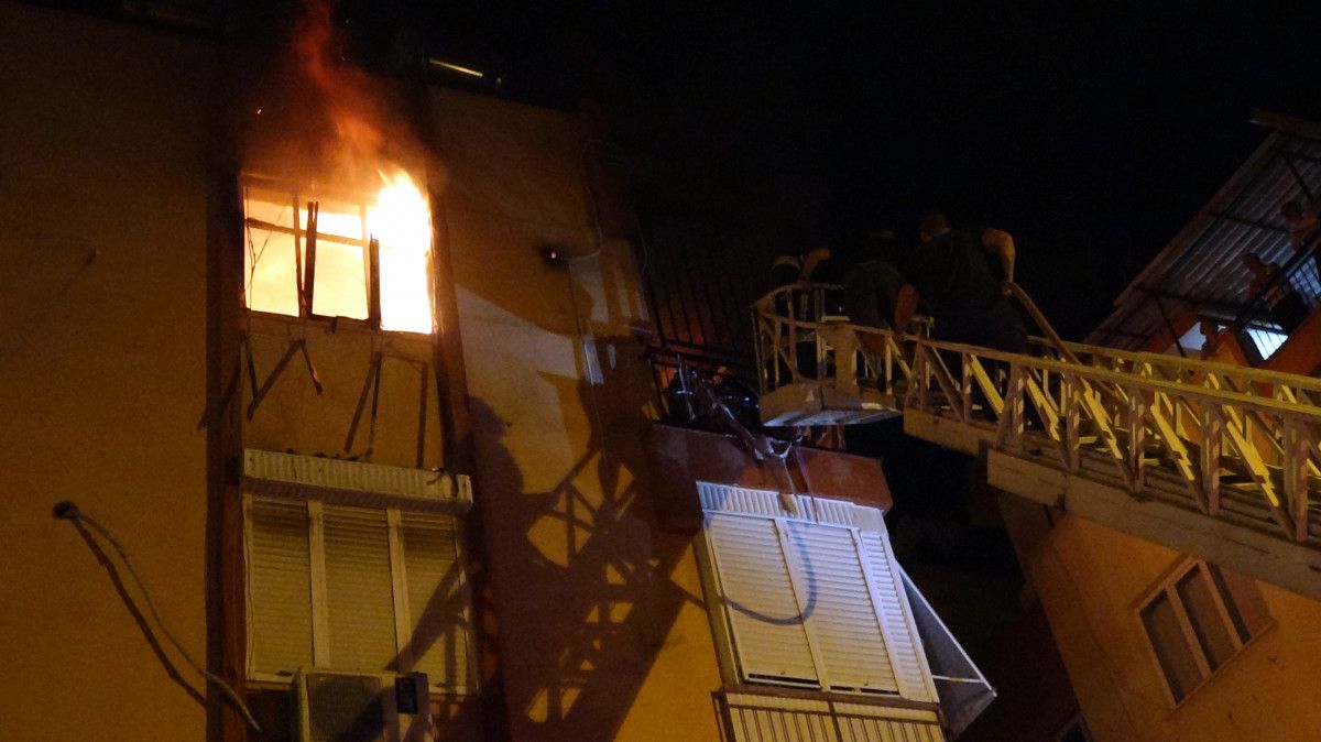 Antalya da ev yangını: 2 çocuk son anda kurtarıldı #6