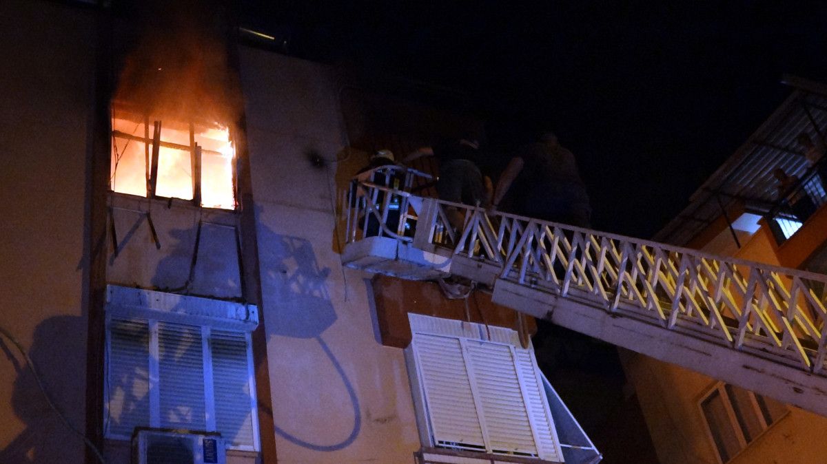 Antalya da ev yangını: 2 çocuk son anda kurtarıldı #8