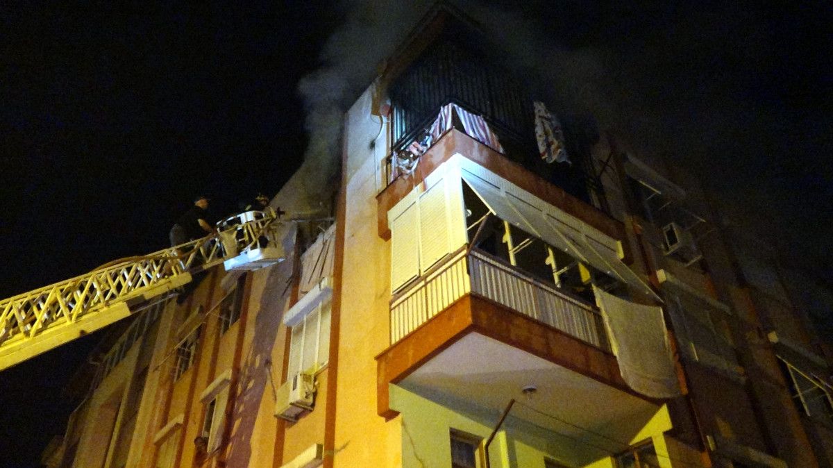 Antalya da ev yangını: 2 çocuk son anda kurtarıldı #10