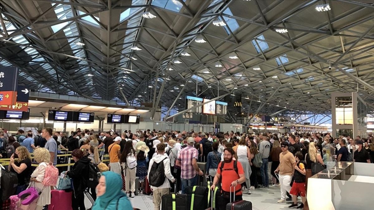 Avrupa ve ABD de havalimanlarındaki kriz derinleşiyor #1