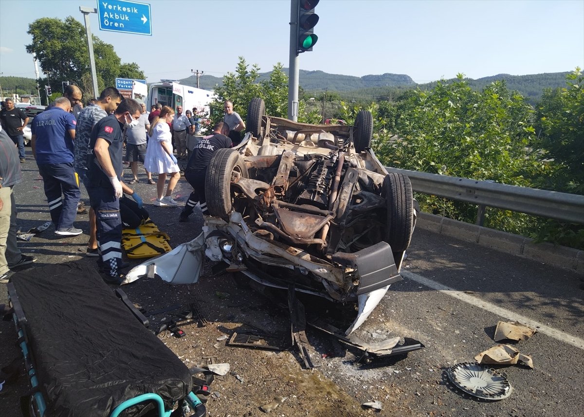 Bayram yolundaki kazalarda 25 kişi hayatını kaybetti #3