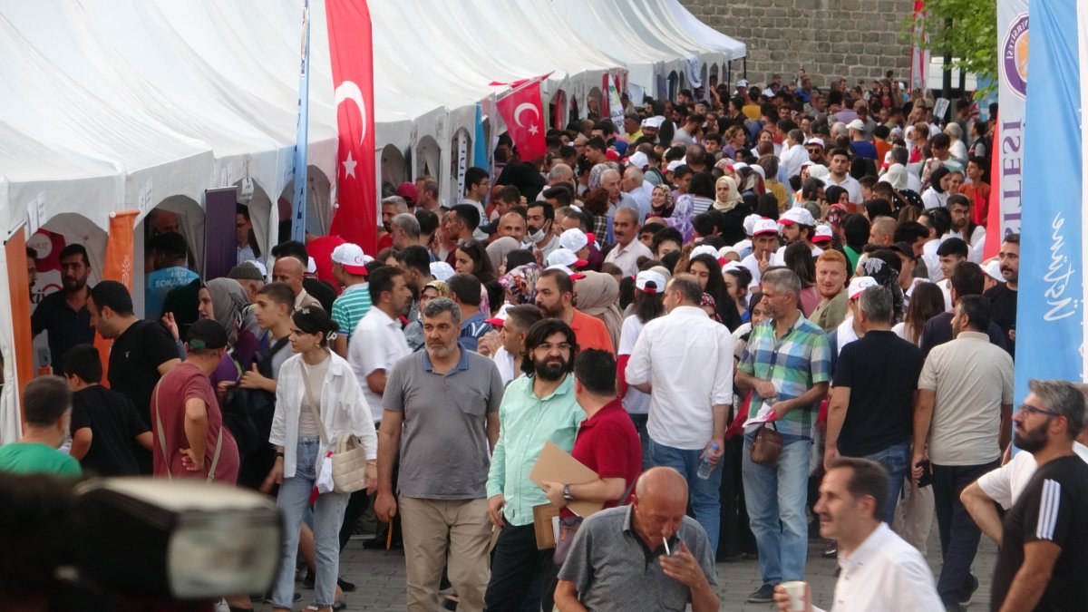 Diyarbakır da terörün zarar verdiği Kurşunlu Camii önünde 15 Temmuz anmaları yapıldı #4