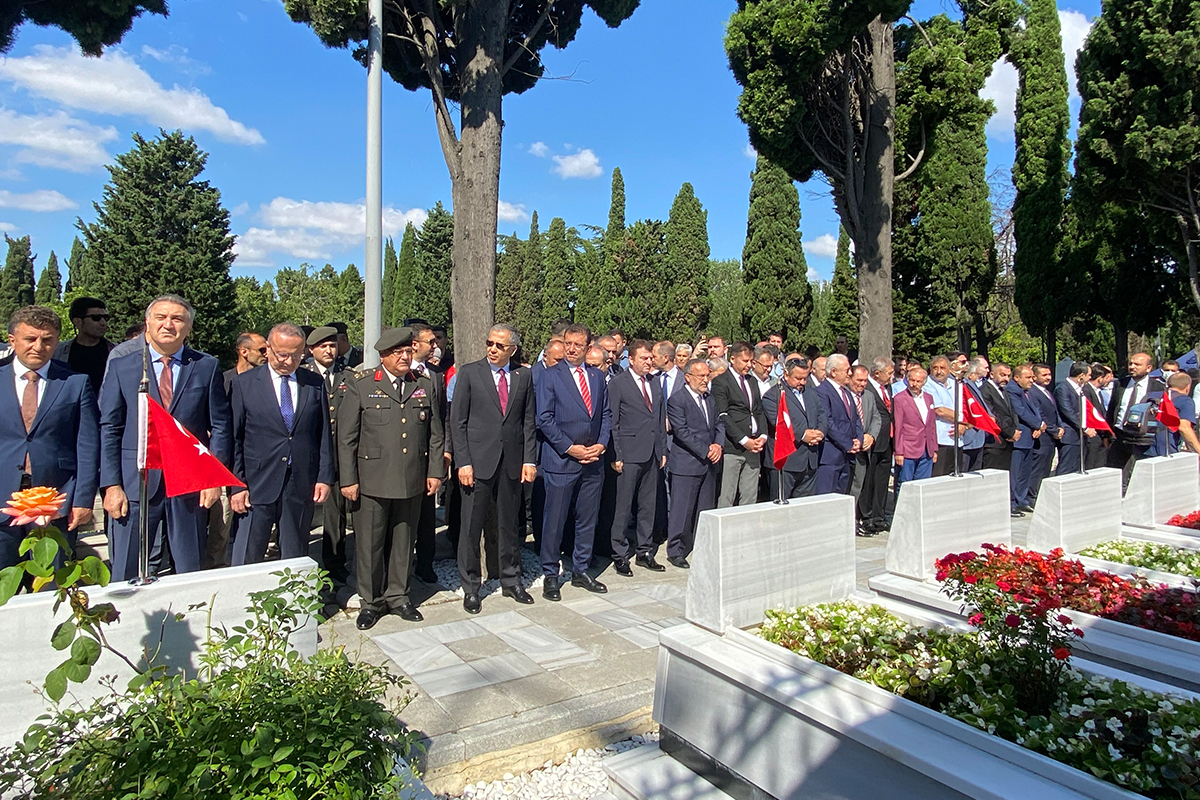 Edirnekapı Şehitliği’nde 15 Temmuz şehitleri için tören düzenlendi