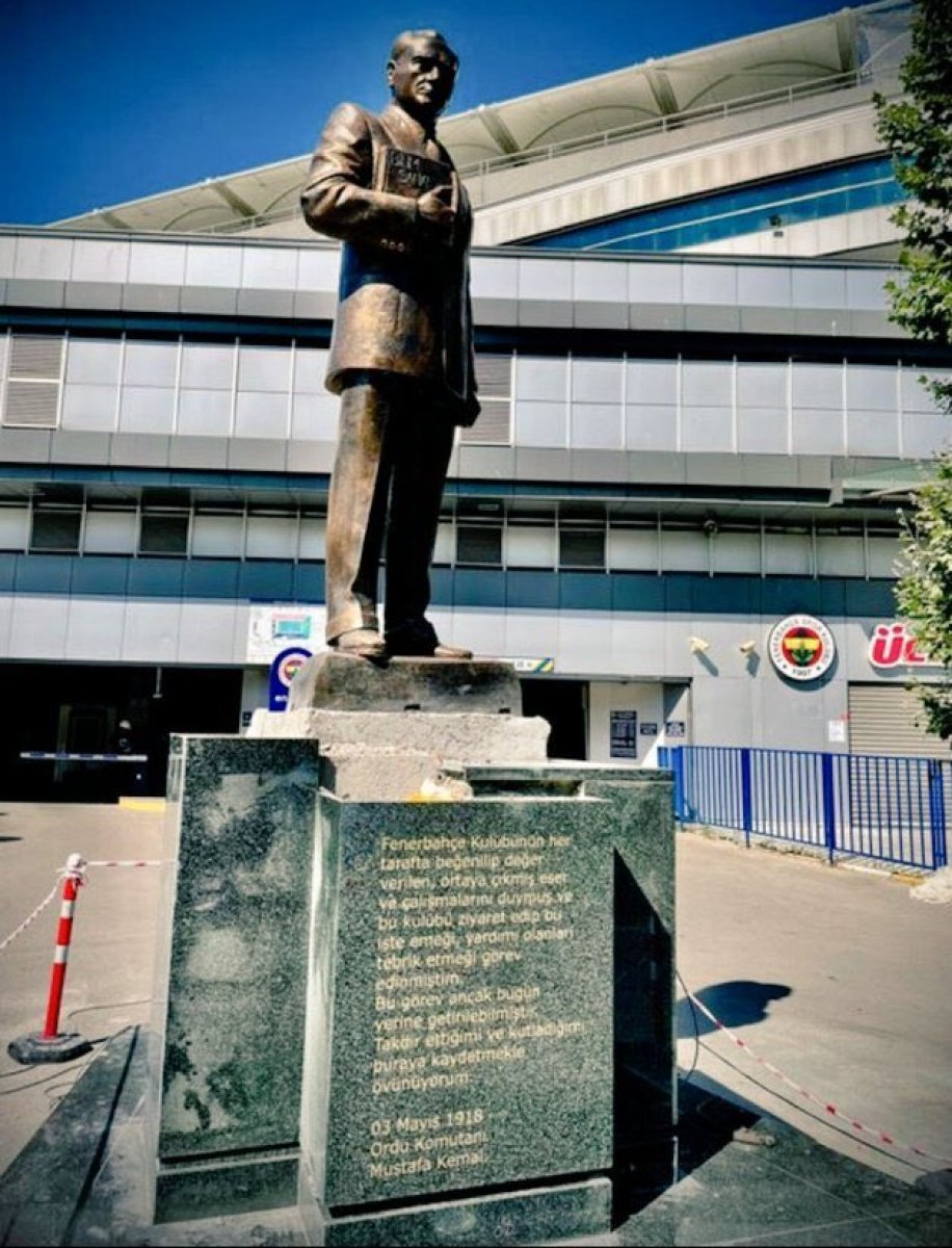 Fenerbahçe den Atatürk heykeli #1
