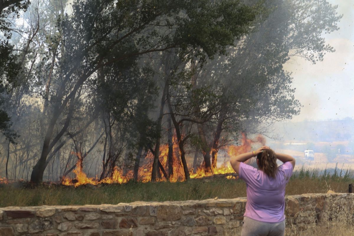 İspanya da 30 farklı noktada yangınla mücadele #4