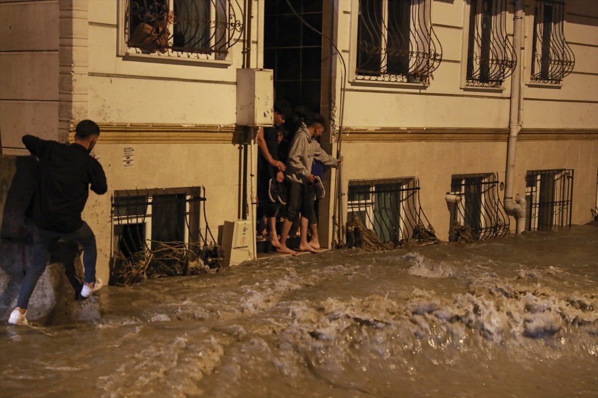 İstanbul’da sağanak ve su baskını: Nakdi yardımlar geliyor #1