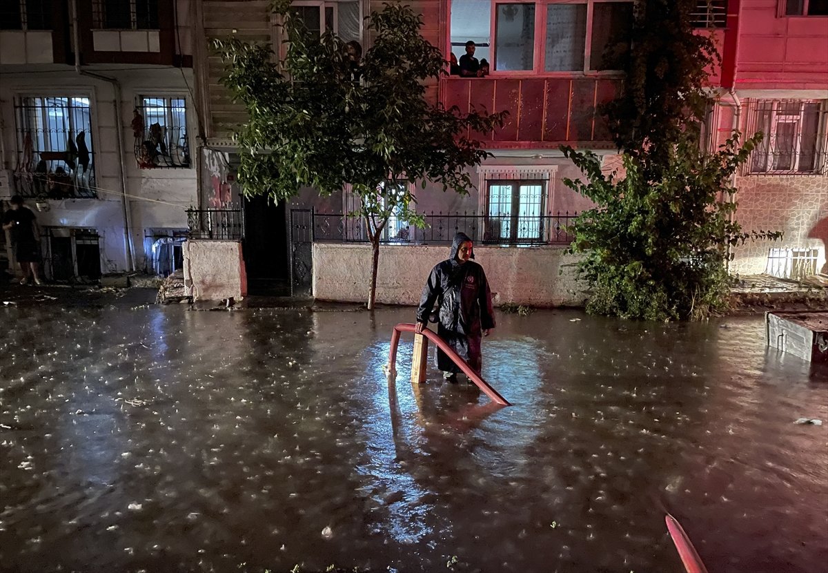 İstanbul’da sağanak ve su baskını: Nakdi yardımlar geliyor #2