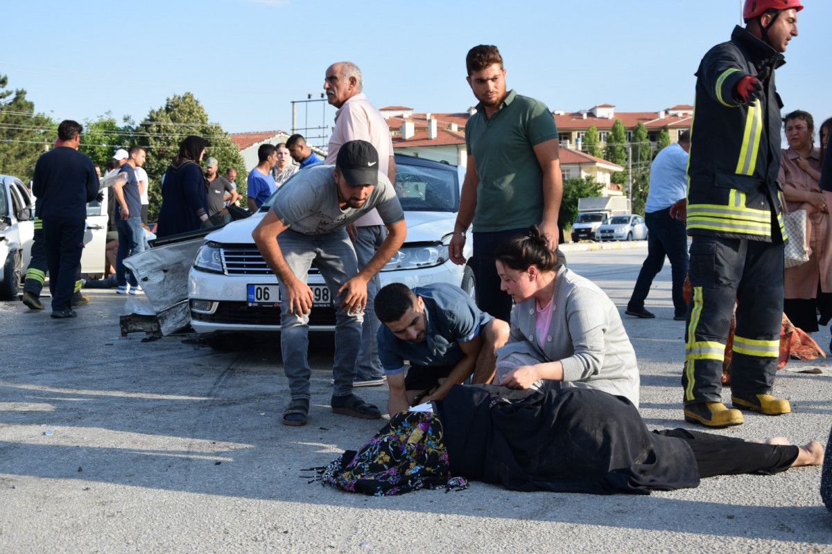 Konya da iki otomobil çarpıştı: 16 yaralı #2