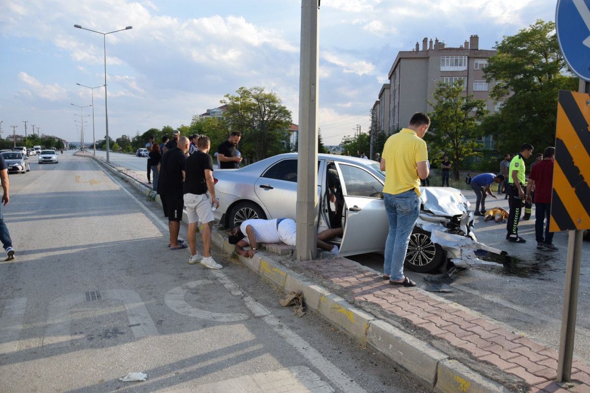 Konya da iki otomobil çarpıştı: 16 yaralı #4