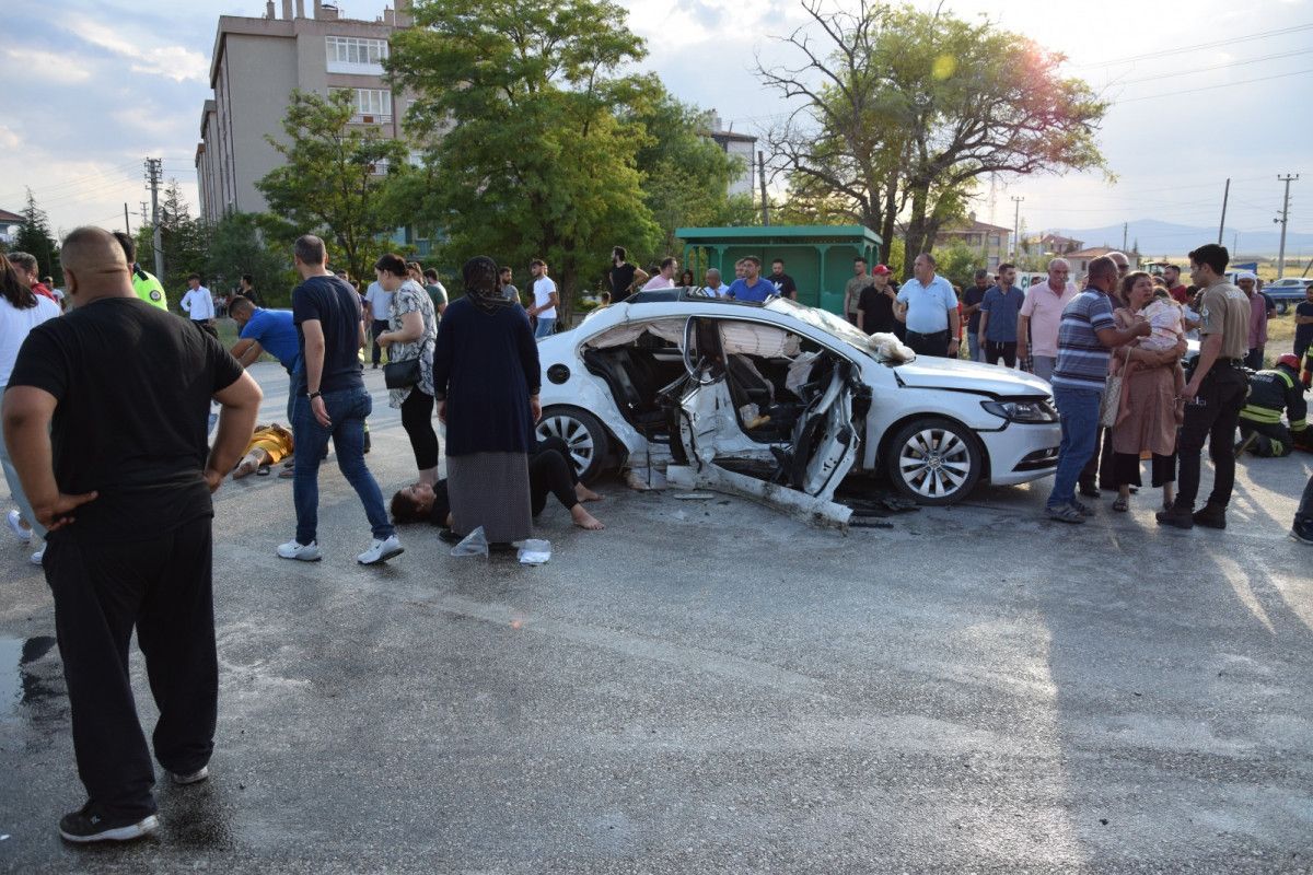 Konya da iki otomobil çarpıştı: 16 yaralı #5