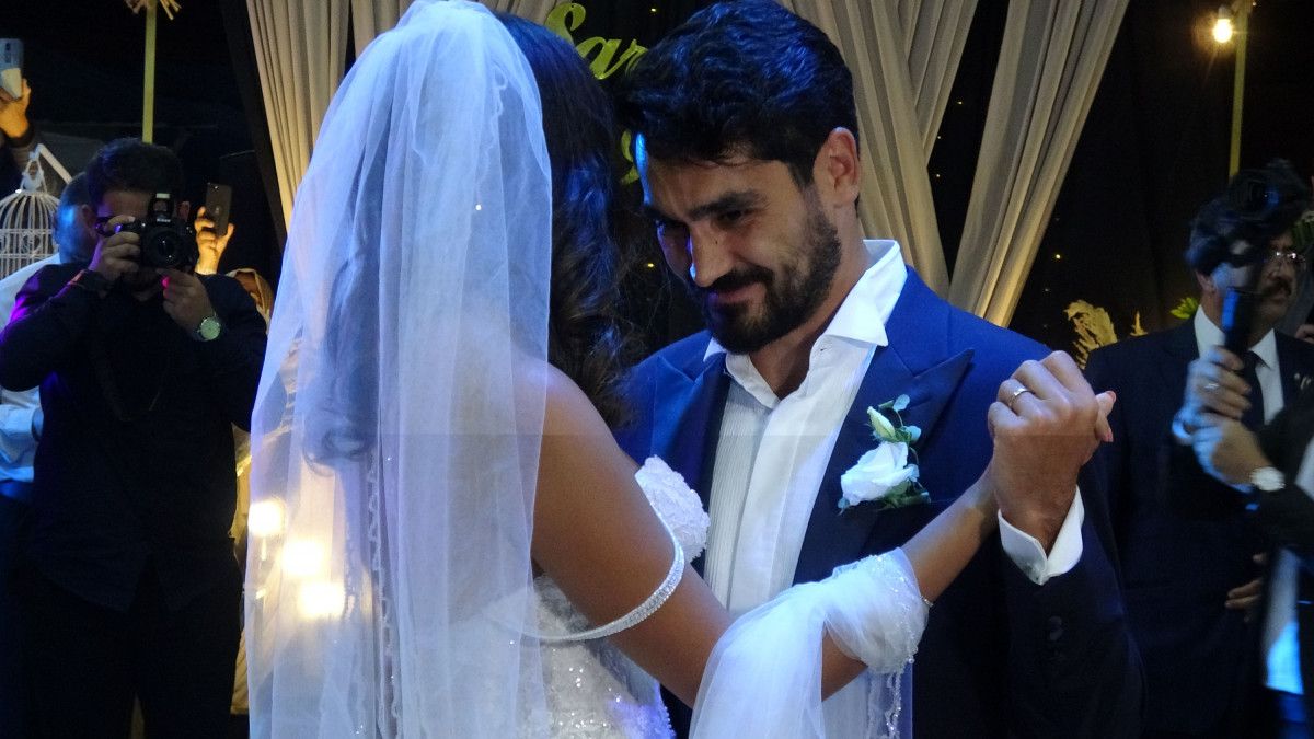 Manchester City oyuncusu İlkay Gündoğan, Sara Arfaoui ile Balıkesir de düğün yaptı #4