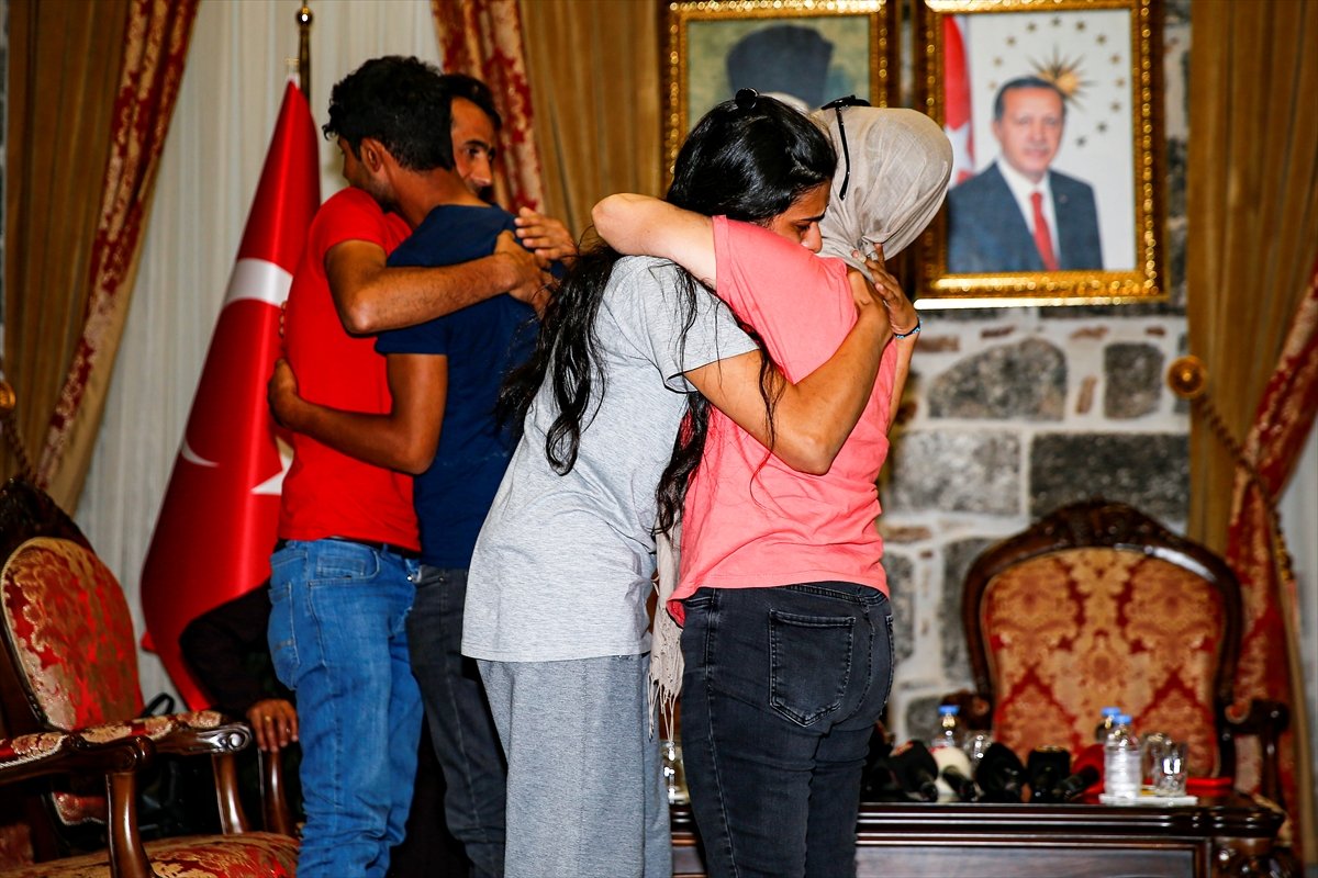 PKK dan kaçıp teslim olan iki kişi ailesiyle buluşturuldu #3