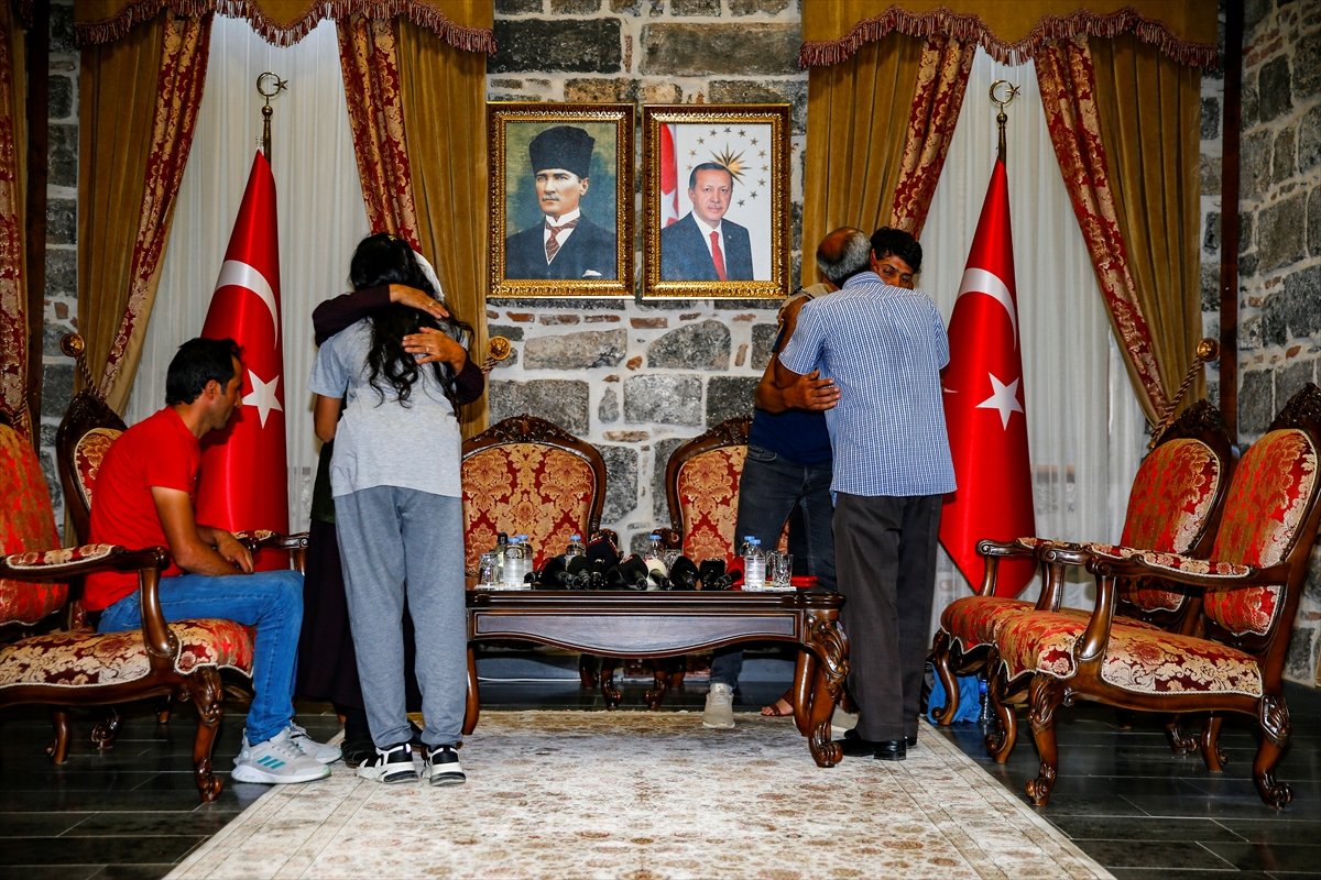 PKK dan kaçıp teslim olan iki kişi ailesiyle buluşturuldu #5