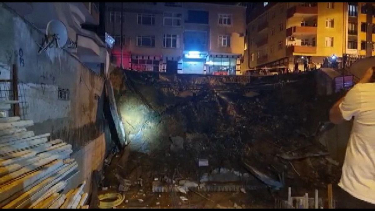 Üsküdar da istinat duvarı çöktü: Çevredeki binalar tahliye edildi #1