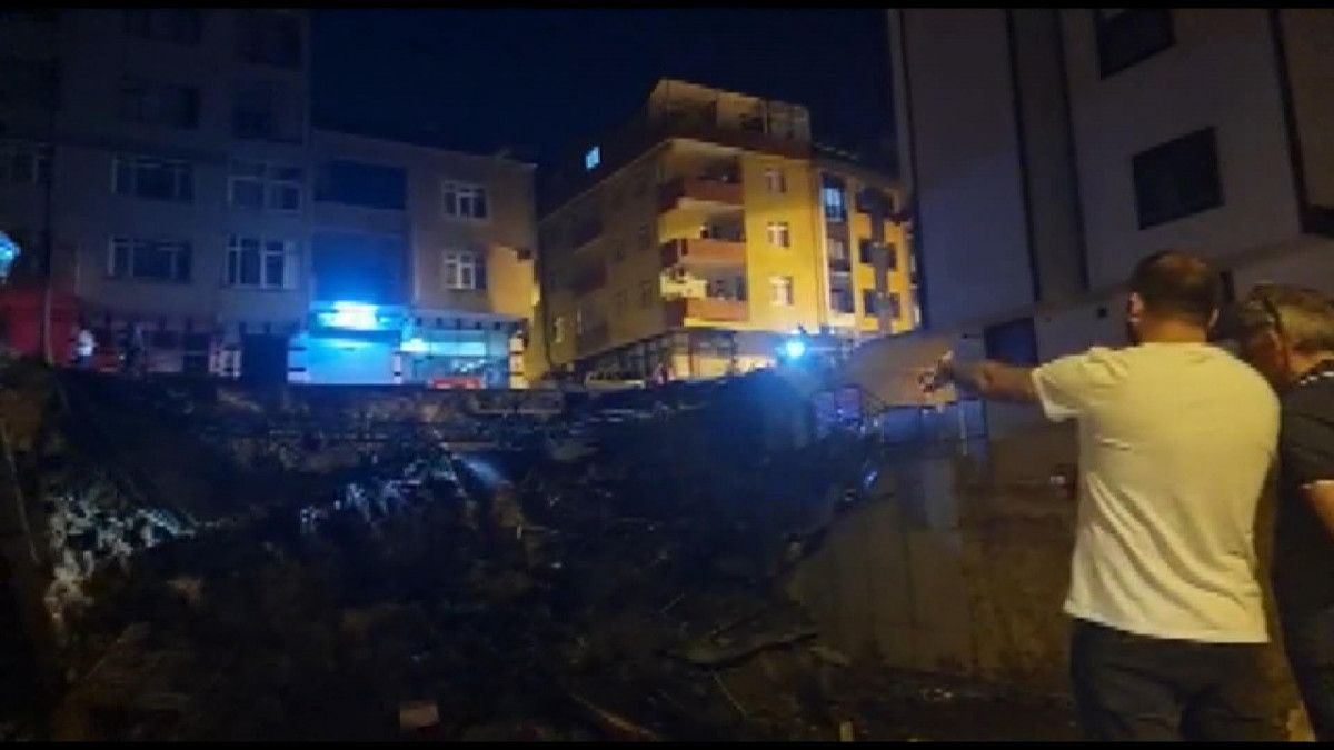 Üsküdar da istinat duvarı çöktü: Çevredeki binalar tahliye edildi #3