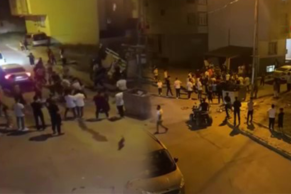 Arnavutköy’de ‘yan baktın’ kavgası: Birbirlerine sopalarla saldırdılar