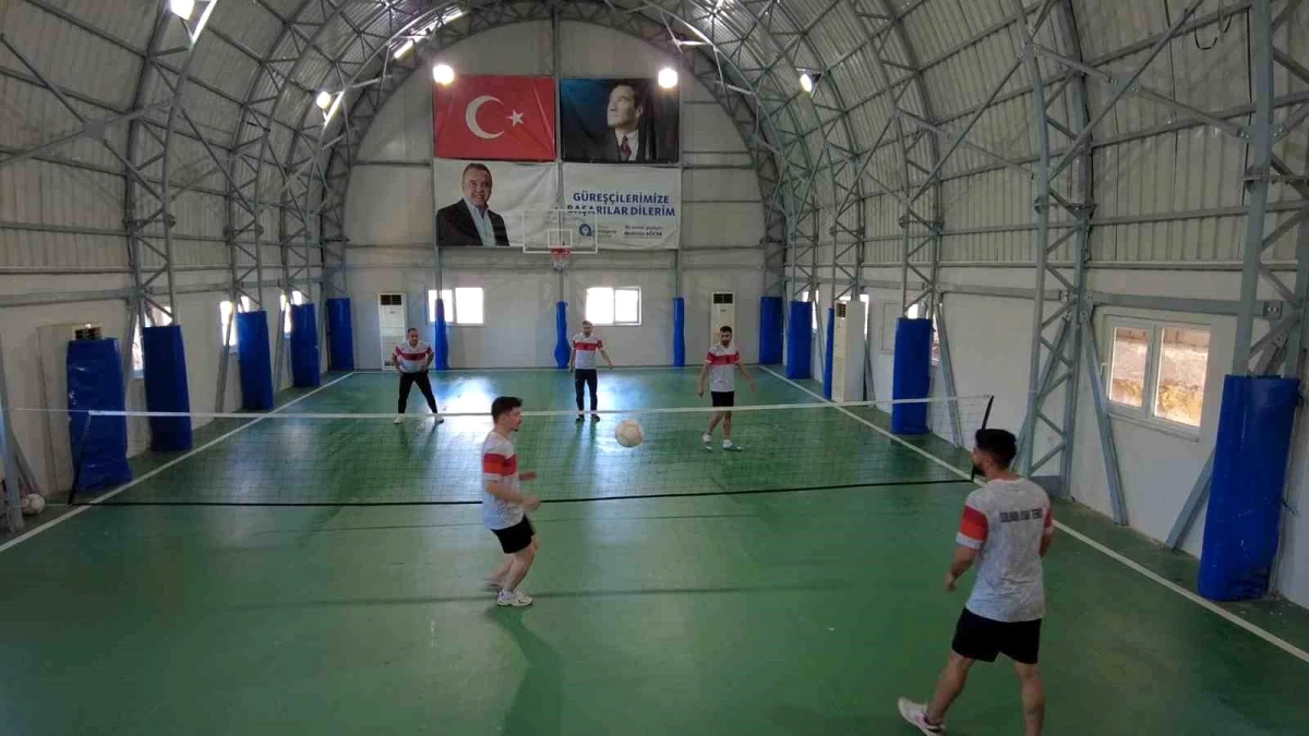 Antalya Büyükşehir Belediyesi Bilim Köyü, Ayak Tenisi Avrupa Şampiyonası’nda Türkiye’yi temsil edecek takımı ağırladı