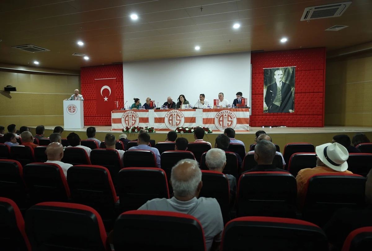 Antalyaspor'un yeni başkanı Sinan Boztepe oldu