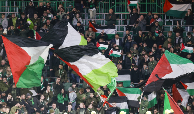 Görüntüler muazzam! Uyarıları hiçe sayan Celtic taraftarı, Şampiyonlar Ligi'nde Filistin bayrakları açtı