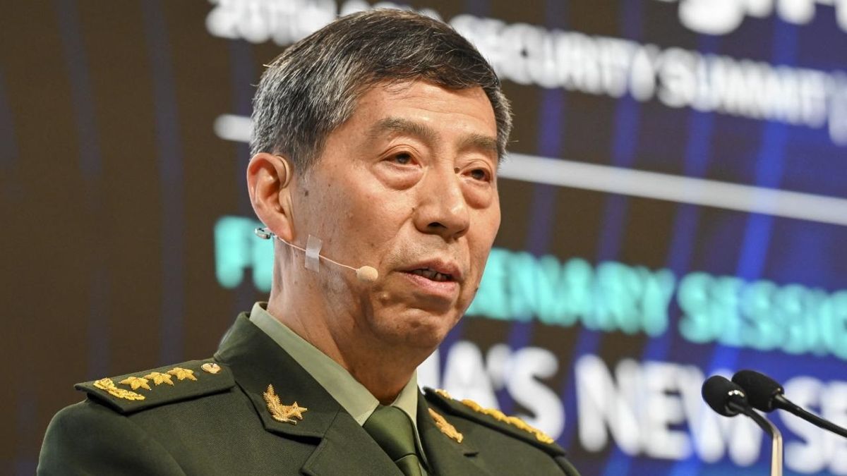 Çin’de kayıp Savunma Bakanı Li Şangfu görevden alındı