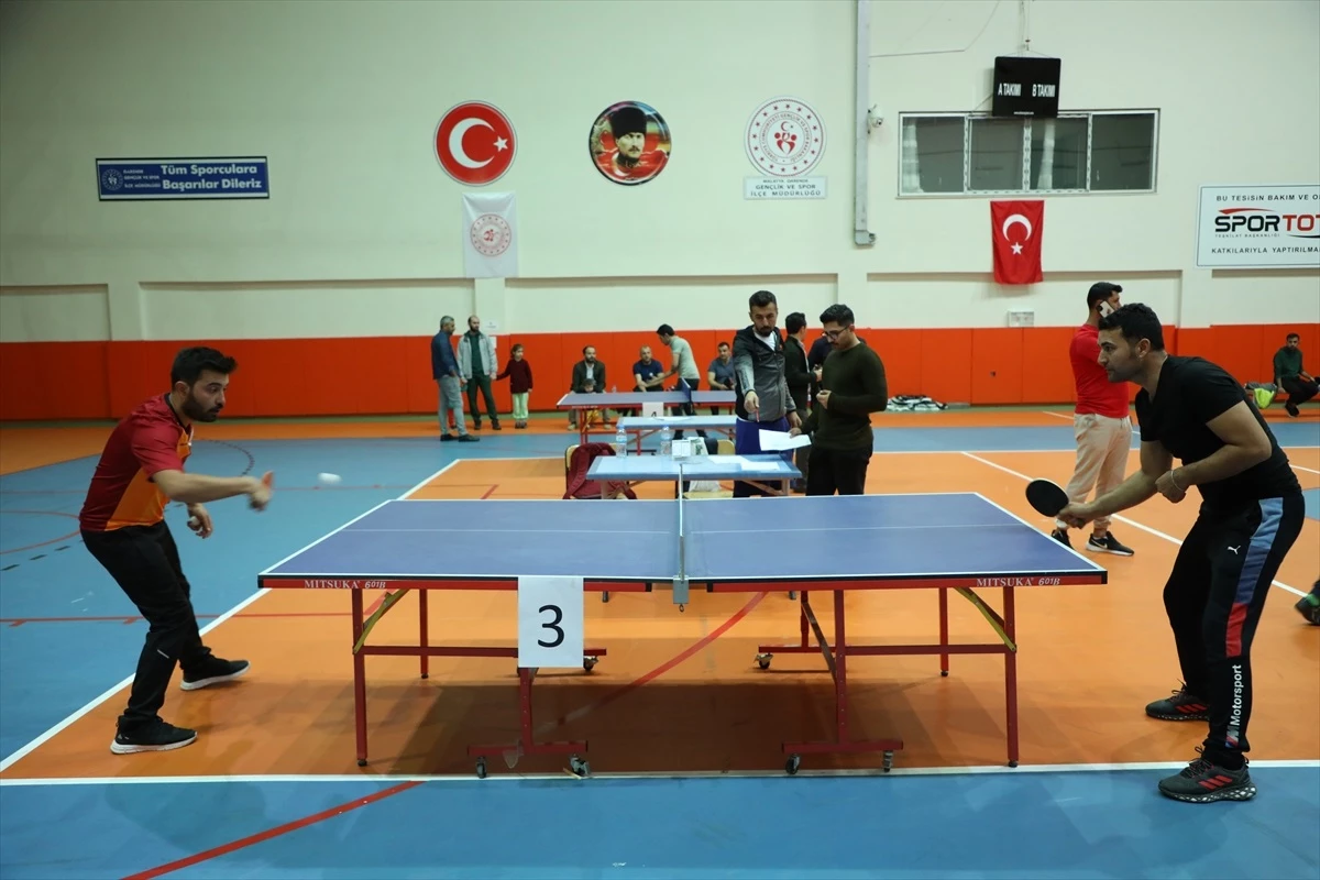 Darende'de Cumhuriyet'in 100. Yılına Özel Masa Tenisi Turnuvası Başladı