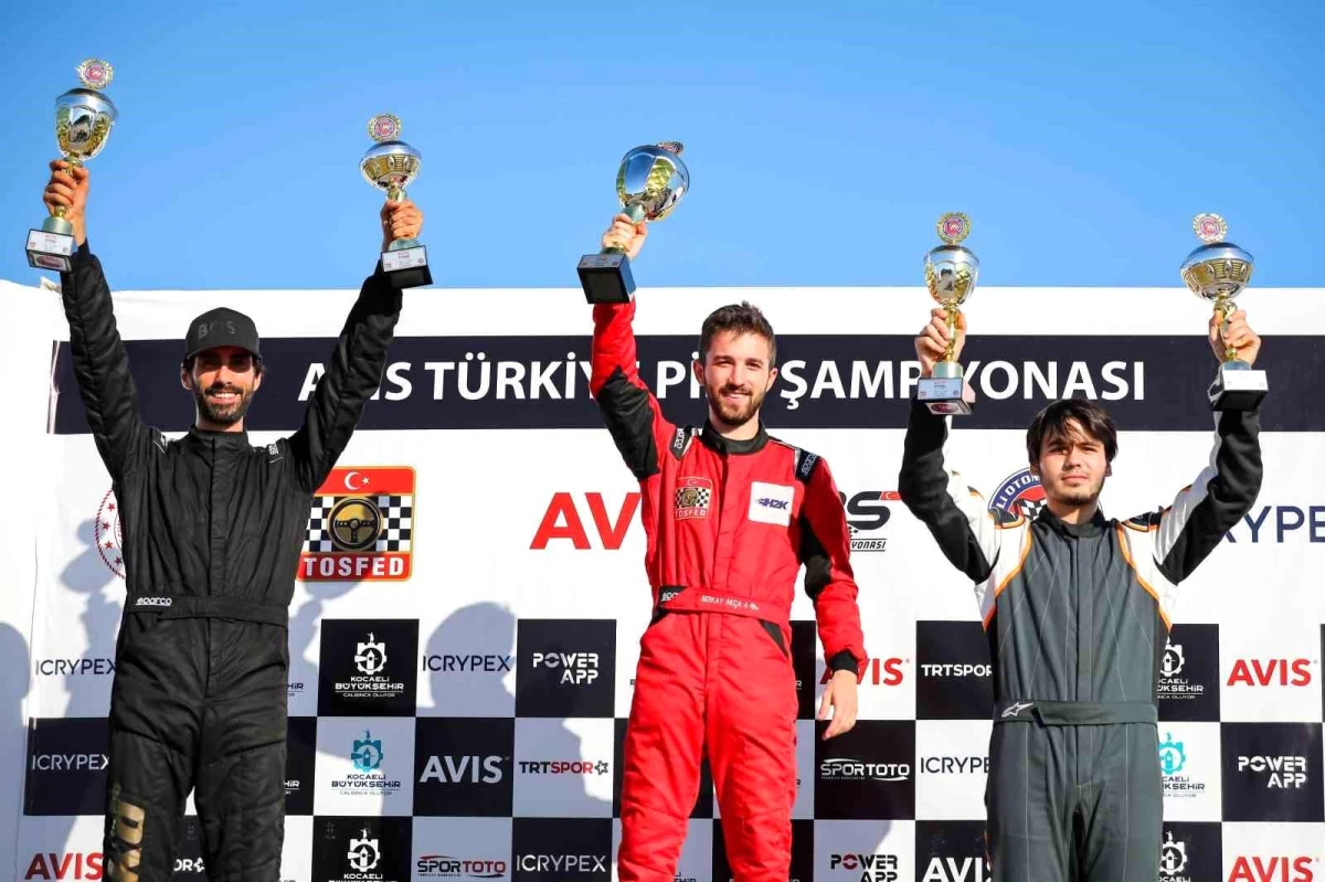 Egemot H2K Racing, Türkiye Pist Şampiyonası'nda Körfez'de zafer kazandı